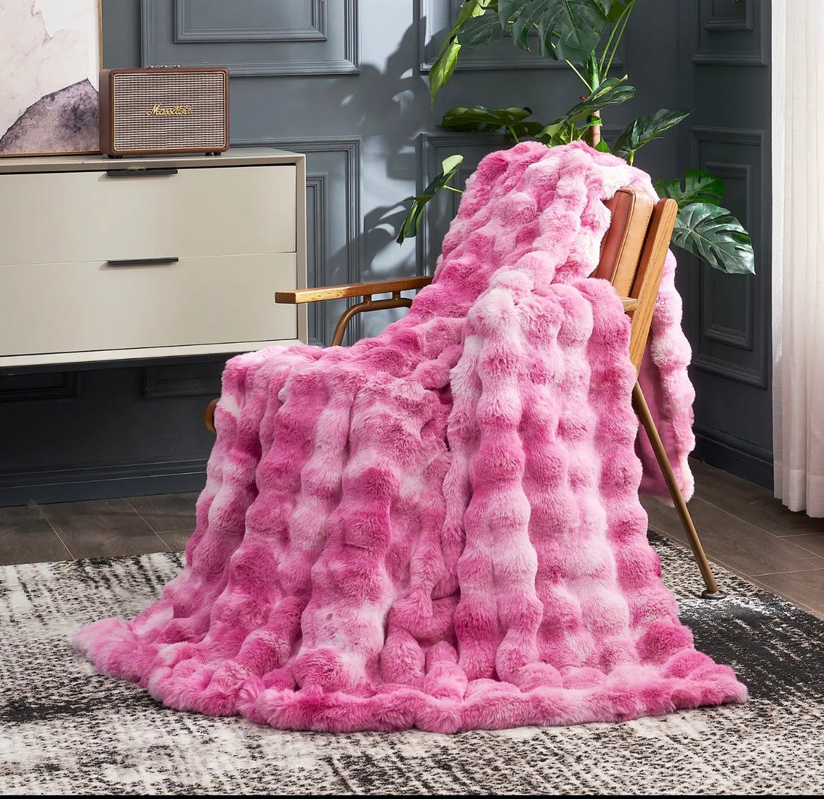 Ultra Light Faux Fur Bubble Throw Blanket – Pink